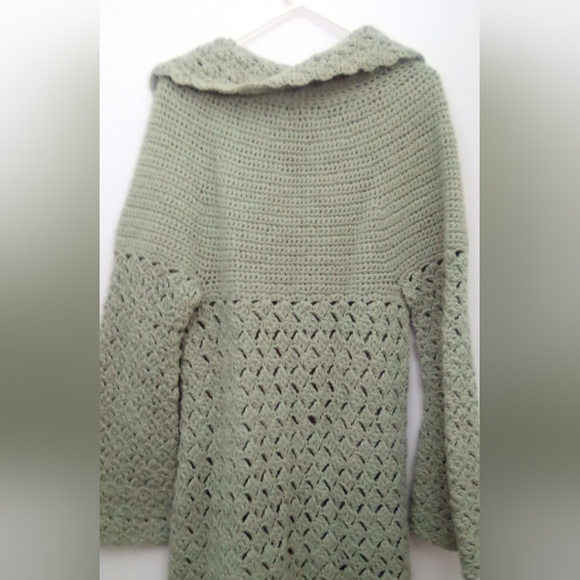 Green Crochet Long SWEATER SIZE LENGTH 44" WAIST 30" BUST 32" - Picture 7 of 7